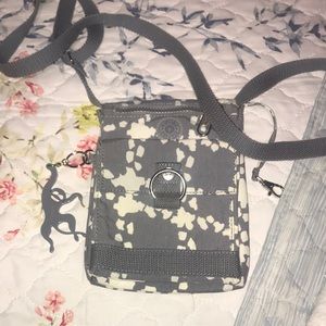 Kipling crossbody, adorable monkey attached
